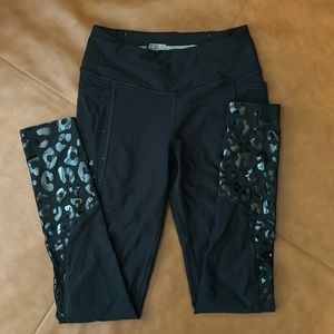Victoria Sport black leggings with cheetah print details